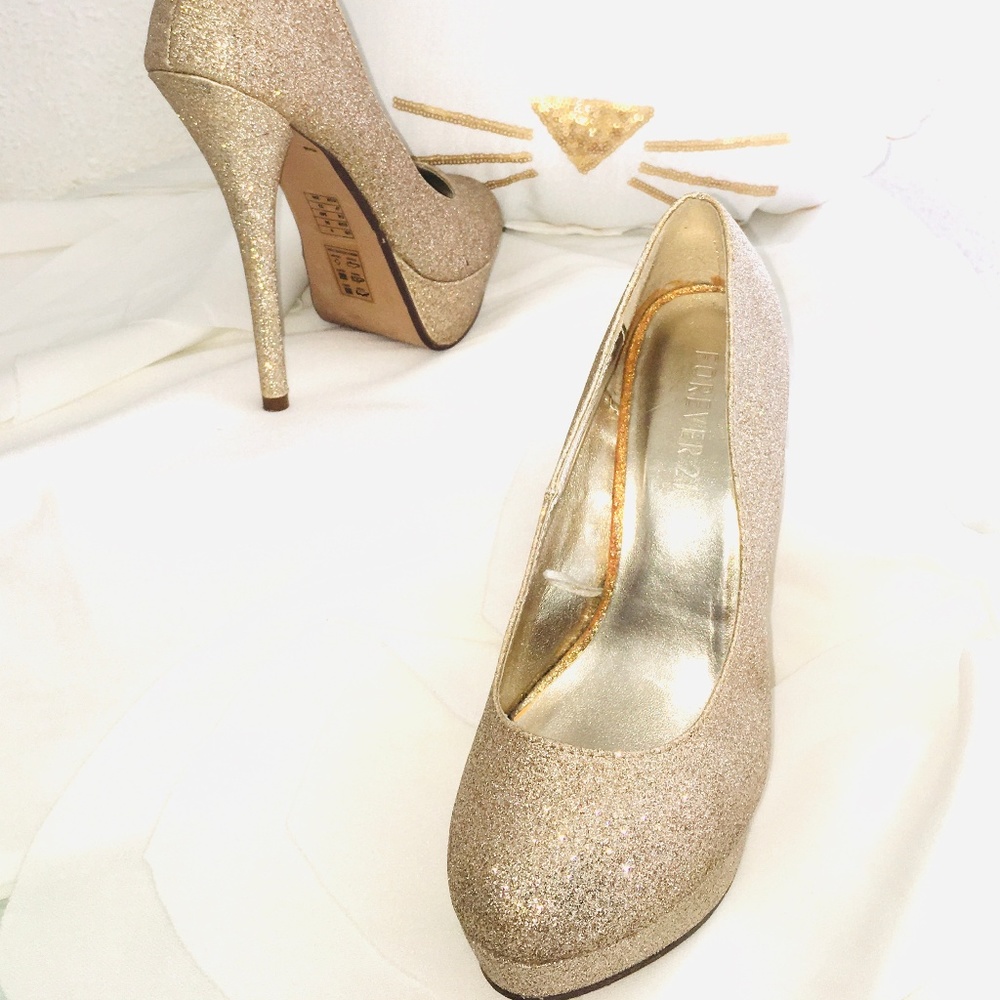 Forever 21 Champagne color sparkle heels. Sz 6